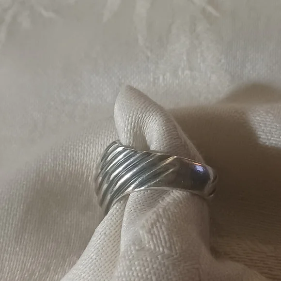 David Yurman Two Tone Cable Heart Ring, SS & 18k - Picture 5 of 12